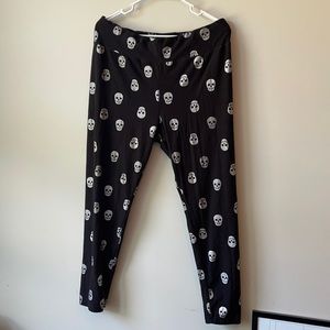 Black and silver skull leggings